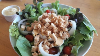 สลัดไข่ต้ม