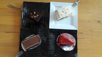 4 ชิ้น ไม่ประทับใจซักชิ้น เนื้อเค้กยังกระด้างอยู่มาก ยังไม่มีชิ้นไหนอร่อยโดดเด่นเลย