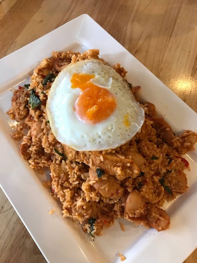 ข้าวผัดพริกแกง