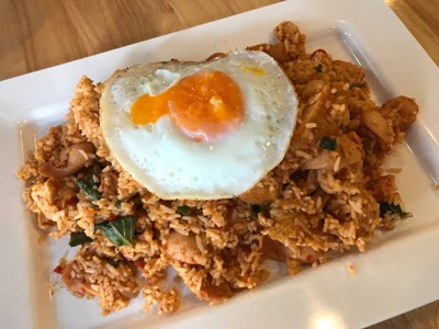 ข้าวผัดพริกแกง