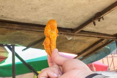 กล้วยทอด หน้าหมู่บ้านศิริวัฒนา