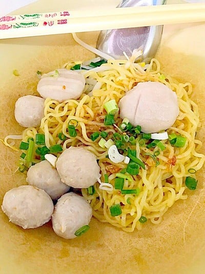 บะหมี่แห้งลูกชิ้น