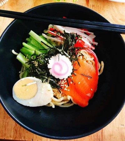 หมี่เย็น หน้าแซลม่อน