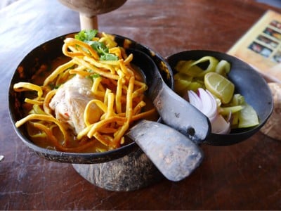 ข้าวซอยกะโหล้ง