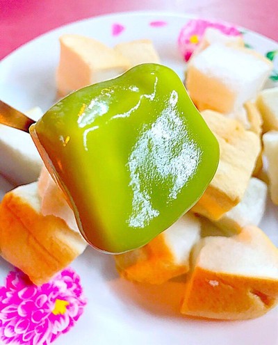 ขนมปังอบไอน้ำสังขยาใบเตย