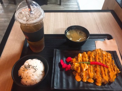 Set 1 ไก่รสชาติใดก็ได้ ซุปมิโซะ ข้าวญี่ปุ่น น้ำอัดลม