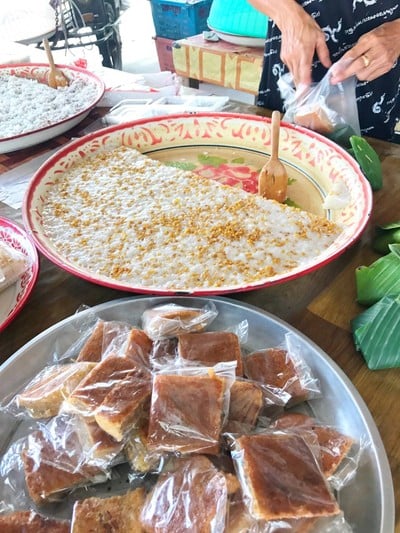 ขนมบ้าบิ่น ข้าวเหนียวหน้ากะทิ