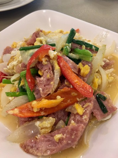 แหนมผัดไข่