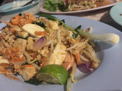ผัดไทกุ้งสด