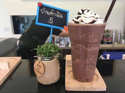 บ้านกำนัน Cake & Coffee