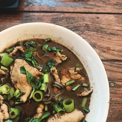 เมนูของร้าน ก๋วยเตี๋ยวเรือ นายหงอก บ้านสวน รามคำแหง 21