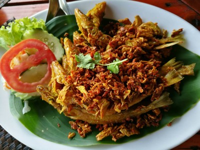 ปลาทรายทอดขมิ้น 