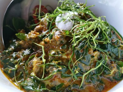 แกงคั่วหอยขมใบชะพลู