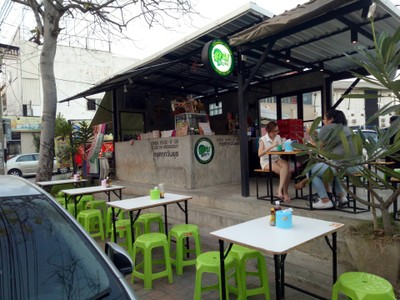 บรรยากาศ ลาบบังเกอร์ สาขา2  ร้านอยู่หน้าสนามกีฬาเทศบาลนครเชียงใหม่