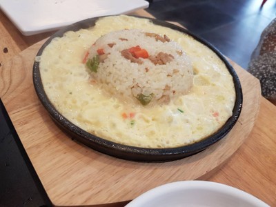 ข้าวผัดกระเทียม ไข่ชีส