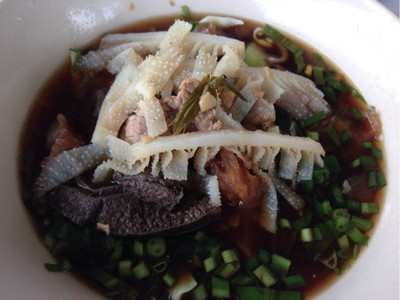 ก๋วยเตี๋ยวเนื้อเลียง