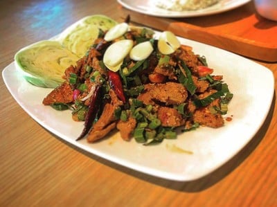 น้ำตกคอหมูย่าง