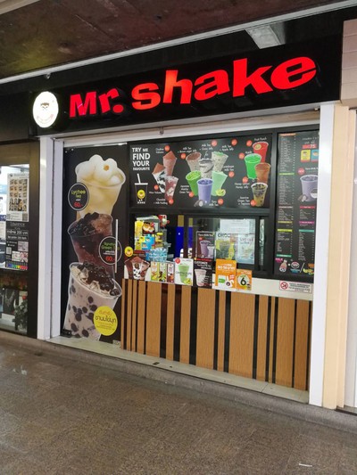 หน้าร้าน Mr.Shake BTS ศาลาแดง