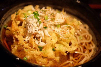 ราเมงหน้ากุ้งตัวเล็กชุบแป้งทอด