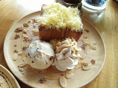 ชีสโทสต์+ไอติมช๊อคชิพ