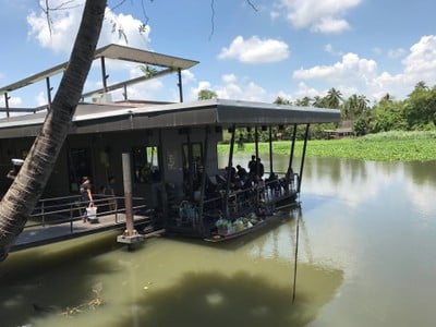 บรรยากาศ RIVA Floating Cafe ปานเทวี ริเวอร์ไซด์ รีสอร์ท แอนด์ สปา