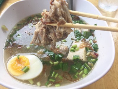 ก๋วยจั๊บญวนกระดูกหมูมาดีนุ่มชิ้นใหญ่