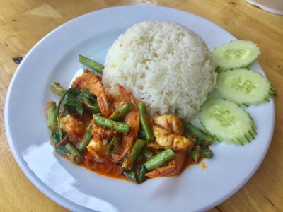 ข้าวราดกุ้งผัดพริกแก้ง รสดีแต่กุ้งไม่สด