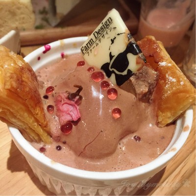 Sakura Caviar Puff Cheesecake