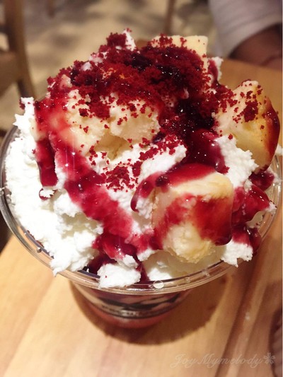 Red Velvet Cheesecake Frappe