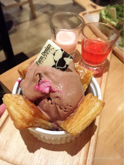 Sakura Caviar Puff Cheesecake