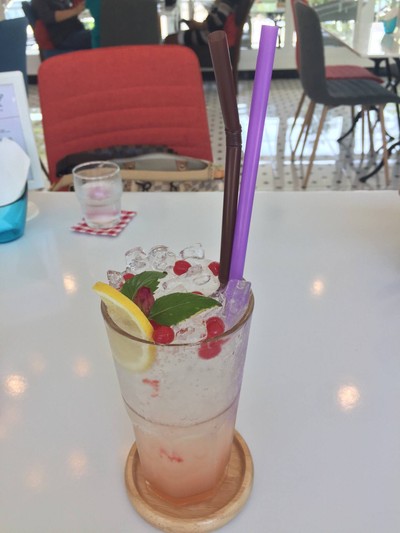 น้ำกุหลาบลิ้นจี่โซดา 65.-