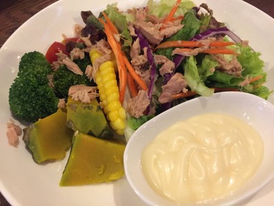 สลัดปลาทูน่า