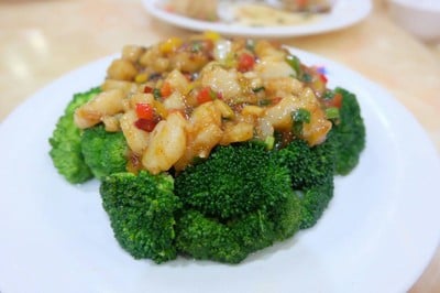 หอยเชลล์ผัดบล็อคโคลี่