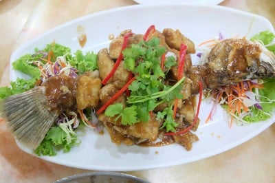 นำ้หนัก7ขีดทอดราดน้ำปลาหรือน้ำยำมะม่วง