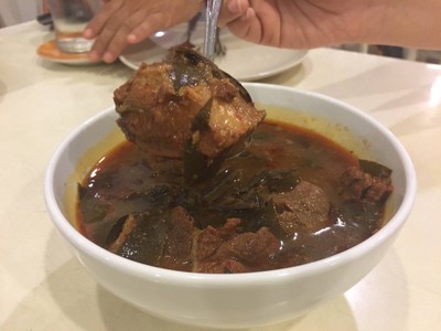 แกงหมูชะมวง