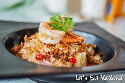 ยำส้มโอกุ้งสด (190 บาท) 