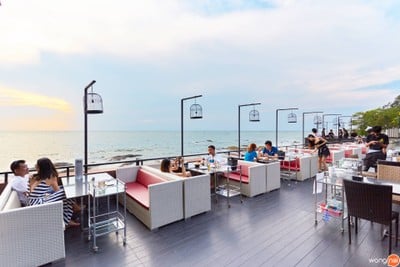 CHARIOT Pub & Restaurant