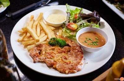 CHARIOT Pub & Restaurant