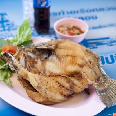 สโมสรท้ายเรือหลวงแม่กลอง