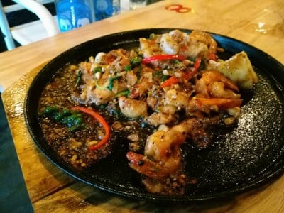 ผัดฉ่าทะเลกระทะร้อน