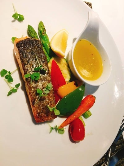 100m Wine & Bistro (100 เมตรไวน์แอนด์บิสโทร) 100m Wine & Bistro (100 เมตรไวน์แอนด์บิสโทร)