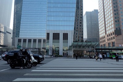 ตรงข้ามร้าน