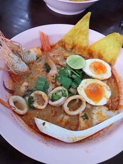 ชามใหญ่เครื่องแน่นมากกุ้งเป็นก็สดครับ ตอนแรกกลัวจะกินไม่หมดแต่พอสดน้ำเท่านั้นแระ