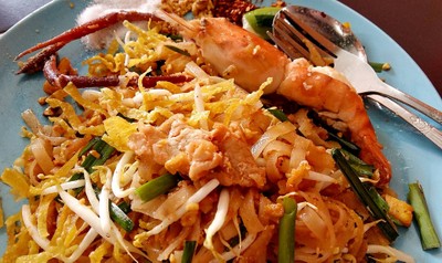 ผัดไทยกุ้งแม่น้ำ