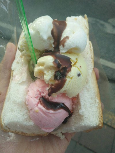 Bread Ice Cream