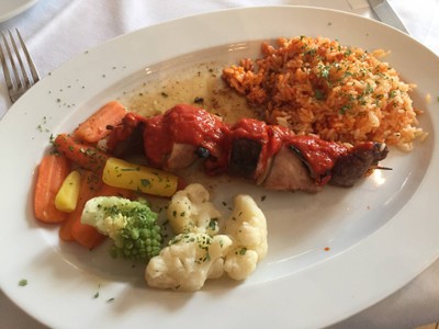 ไก่ หมู เนื้อ ไส้กรอก กับข้าวผัด Spicy