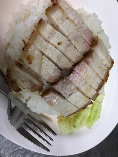 ข้างหมูกรอบ ไม่ราดซอส