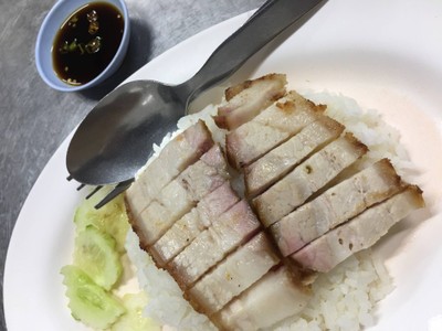 ข้าวหมูกรอบ