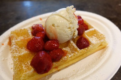 Waffle Icecream With Strawberry