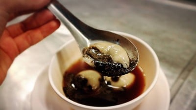 หั่นออกมา งาดำทะลัก